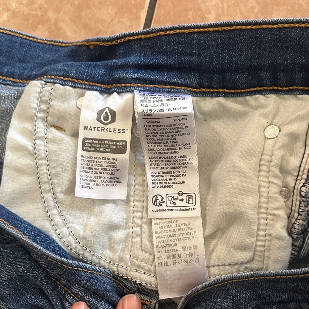 Classic Blue Denim Cutoff Women's Shorts Levi’s - Picture 3 of 6